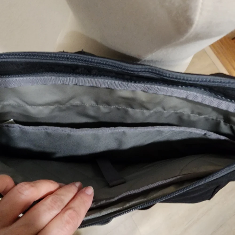 Patagonia Padded Messenger Bag Laptop Carrier Travel Bag Nylon Shoulder Strap